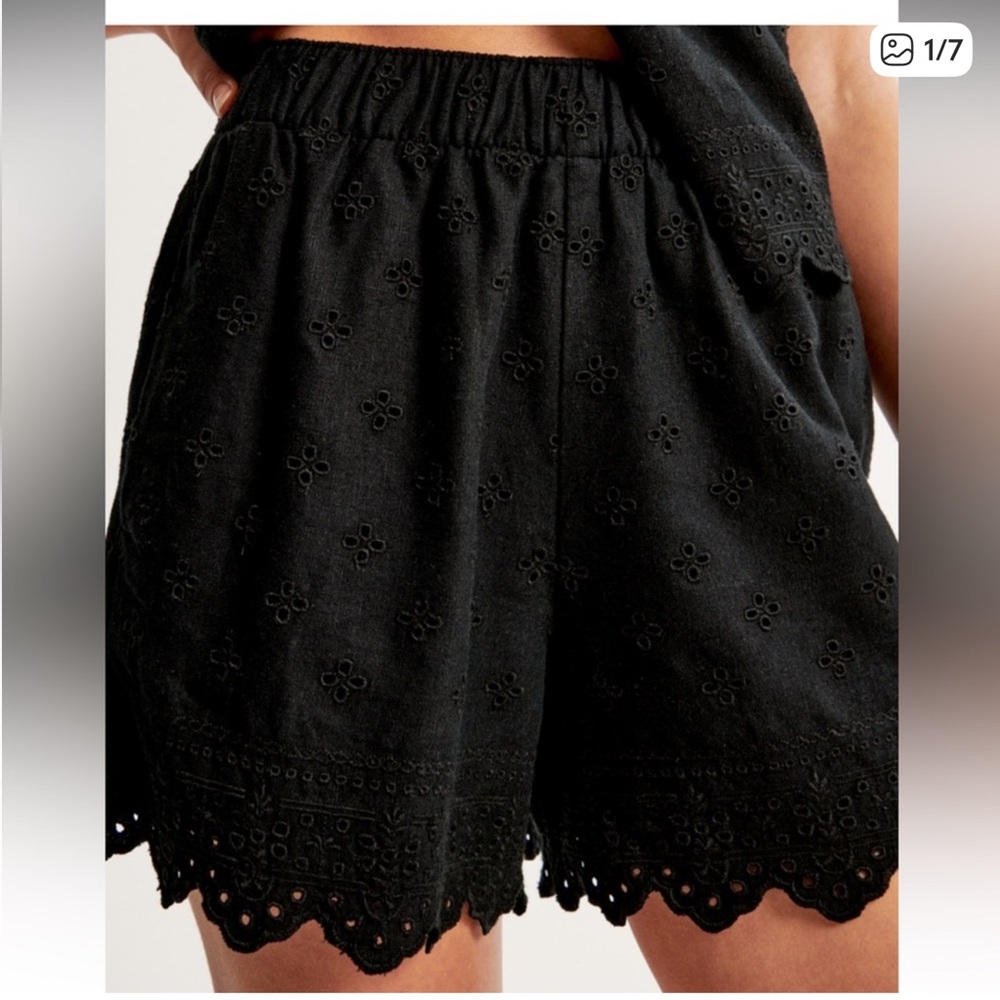 Abercrombie & Fitch Black Linen-Blend Eyelet Scalloped-Hem Shorts